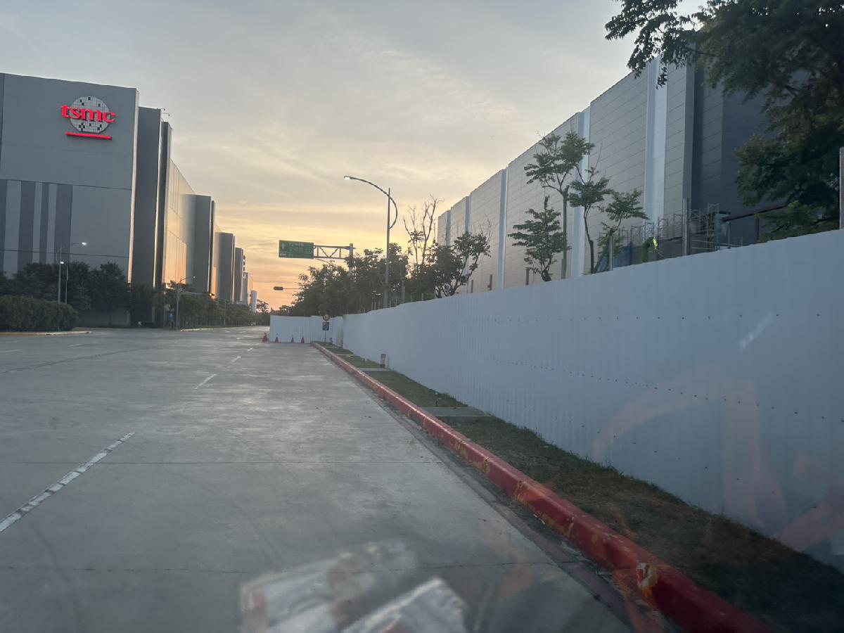 根基營造-台積物流中心成廠 甲種圍籬